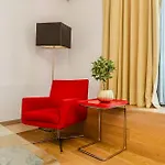 Modern 1Br Duplex Near Monument