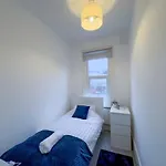 Spacious 3 Bed Apartment, 10 Mins From Wembley Stadium With Private Garden