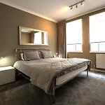 Central Location, Perfect For Attractions & West End