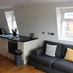 1 Bedroom, Sleeps 5, 30 Minutes To City Centre