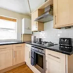 Lovely 3-Bed 20 Minutes To Central London