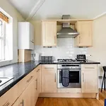 Lovely 3-Bed 20 Minutes To Central London