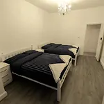 Rayan\'S Lodge Stratford