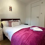 Economic Hotel-Like Room, En-Suite Sheperds Bush