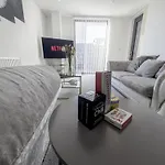 Greenwich Apartment With A River View & Balcony Near The 02 Arena & North Greenwich With Free Wifi & Fast Links Into Central London