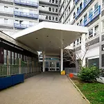 Stylish & Cozy 2-Bedroom Flat With Parking