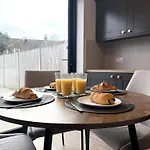 Buxton Road Suites