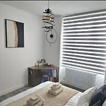 London Bridge Stunning 2 Bedroom Apartment