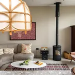 Stylish 4-Bedroom Home Near Notting Hill