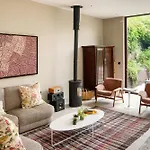 Stylish 4-Bedroom Home Near Notting Hill