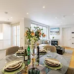 Lavish Designer 3 Bed Apartment Near Oxford Street