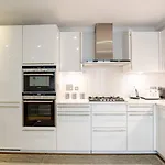 Lavish Designer 3 Bed Apartment Near Oxford Street