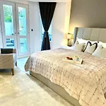 Stylish Apartment With Bbq Kensington