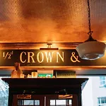 The Crown Pub & Guesthouse
