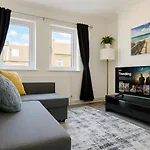 Luxury Flat By Tower Bridge, London - 2 Bedrooms, Free Parking