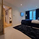 Deluxe Two-Bedroom Vauxhall Apartment