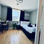 Unique Studio Flat In City 1111