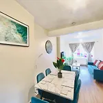 Home At Plaistow Convenient To Custom House Excel And Free Parking