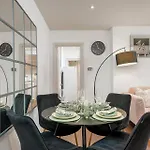 Niru Experience Hidden Gem In Chelsea 2Bd 2Ba