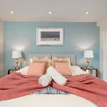 Niru Experience Hidden Gem In Chelsea 2Bd 2Ba
