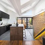 1 Min Walk To Euston Station, Modern Townhouse