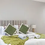 Modern 2Br Apartment Sleeps 6 Spacious And Bright The Pine