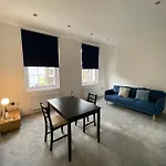 Bright & Spacious 2-Bed, 2-Bath In The Heart Of Central London - Whole Apartment