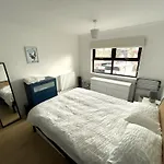 Modern Apartment In Vibrant Walthamstow