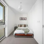 Modern 3 Bedroom - Olympic Park - E20 Stratford