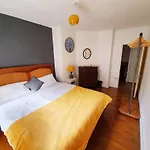 Lovely 2Br In Historic Camberwell Location