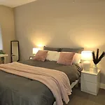 2Br Gem Stylish & Spacious Kings Cross Flat
