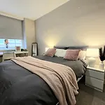 2Br Gem Stylish & Spacious Kings Cross Flat