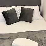 Studiosleeps2-Parking-Wifi-Near Tottenham Stadium