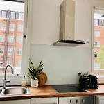 Bright Chiswick Apartment - Great Location
