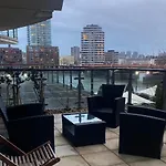 Central 2 Bed With Large Terrace