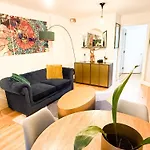 Immaculate Covent Garden Apartment