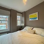 Elegant And Well-Connected 2Bd Flat Fulham
