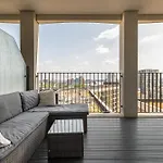 Spacious Modern 1 Bed Apartment.