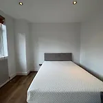 Spacious Light Filled 3Bd Flat In Chelsea