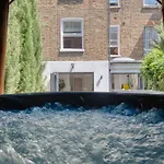London Queen\'S Park With Cinema & Gaming Room