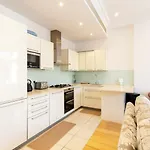 3 Bedrooms Luxurious Apartment In Knightsbridge Harrods 5 Minutes