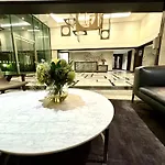 3 Bedroom With 3 Bathrooms Apartment Close To Big Ben By Wild