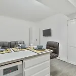 Sachin\'s 2 Bedrooms Apartment