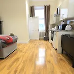 Cosy Marble Arch Apartments