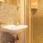 Boulevard Hotel