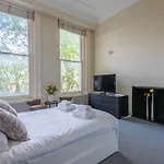 Lovely Chelsea Home Near The Thames By Underthedoormat