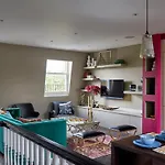 Stunning Ifield Road Gem