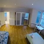 Huge Double Room Near Central London