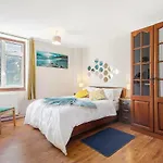 Canton Street - Deluxe Guest Room 3