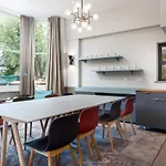 Queen\'S Drive Aparthotel